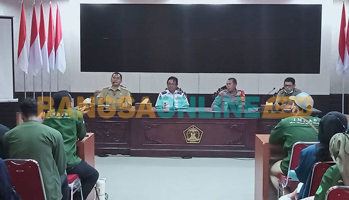 Siapkan Subsidi, Pemkab Gresik Patok Tiket Kapal Eksekutif Rp190 ribu dan VIP Rp240 ribu Siapkan Subsidi, Pemkab Gresik Patok Tiket Kapal Eksekutif Rp190 ribu dan VIP Rp240 ribu