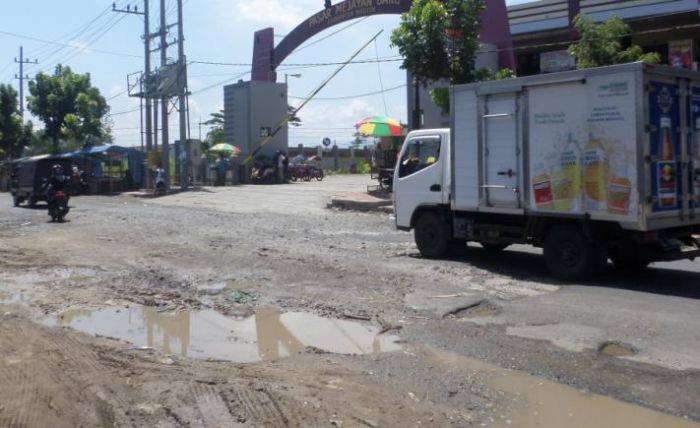 Kondisi Jalan ke Pasar Baru Mejayan Amburadul