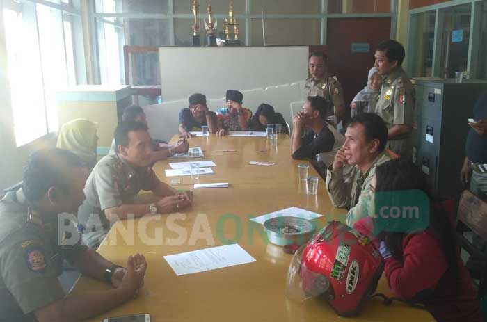 Razia Kos-kosan, Satpol PP Bojonegoro Ciduk Tiga Pasangan Diduga Mesum Razia Kos-kosan, Satpol PP Bojonegoro Ciduk Tiga Pasangan Diduga Mesum