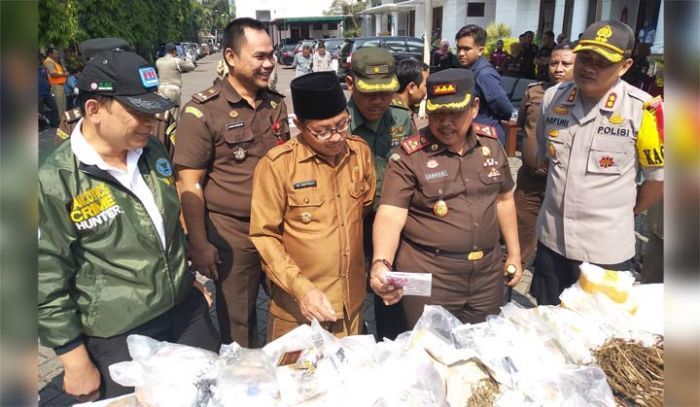 Kejari Kota Malang Musnahkan Aneka Barang Bukti Hasil dari 234 Perkara