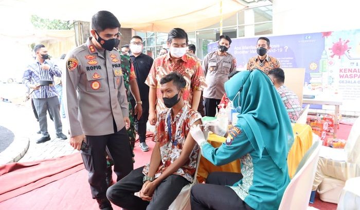 Dukung Vaksinasi 100 Persen, Polres Mojokerto Kota Gandeng PT Kitoshindo Gelar Vaksinasi Booster Dukung Vaksinasi 100 Persen, Polres Mojokerto Kota Gandeng PT Kitoshindo Gelar Vaksinasi Booster