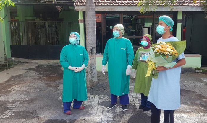 Remaja Pasien Covid-19 Asal Kota Probolinggo Sembuh dan Boleh Pulang, Ayahnya Masih Dirawat Remaja Pasien Covid-19 Asal Kota Probolinggo Sembuh dan Boleh Pulang, Ayahnya Masih Dirawat