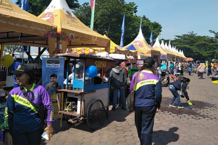 Bazaar Meriahkan Pameran Alutsista TNI di Koarmada II Bazaar Meriahkan Pameran Alutsista TNI di Koarmada II