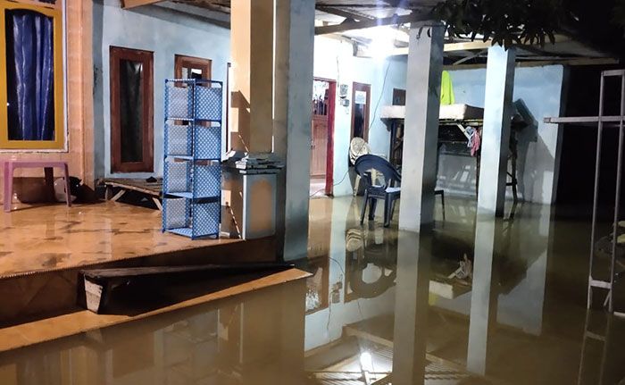 Hujan Deras, Banjir Kembali Genangi Pamekasan Hujan Deras, Banjir Kembali Genangi Pamekasan