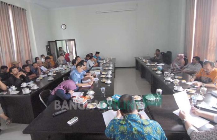 Komisi C DPRD Jombang Gelar Hearing, Mediasi Polemik Warga Balongrejo dengan PT SUB Komisi C DPRD Jombang Gelar Hearing, Mediasi Polemik Warga Balongrejo dengan PT SUB