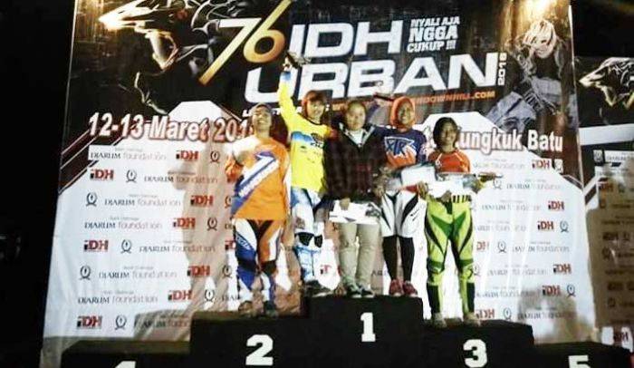 Tanpa Campur Tangan Pemkab, Gadis Berhijab di Trenggalek Torehkan Prestasi di Kejurnas Downhill Tanpa Campur Tangan Pemkab, Gadis Berhijab di Trenggalek Torehkan Prestasi di Kejurnas Downhill