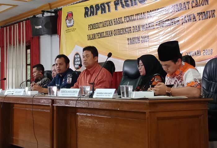 Berkas Khofifah-Emil Lebih Lengkap dari Gus Ipul-Puti Berkas Khofifah-Emil Lebih Lengkap dari Gus Ipul-Puti