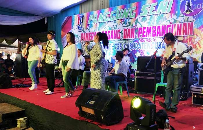 Meriah, Festival Band dan Lomba Karaoke di Tuban Disambut Antusias Masyarakat Meriah, Festival Band dan Lomba Karaoke di Tuban Disambut Antusias Masyarakat