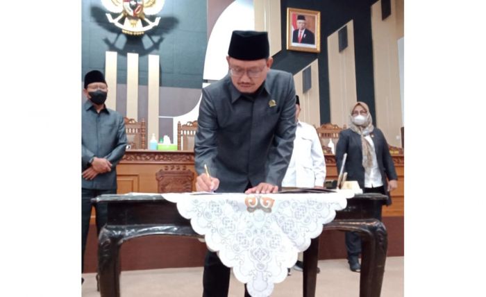 Ketua DPRD Kabupaten Pasuruan Dorong Pemkab dan OPD Siapkan SDM Jelang Pelaksanaan UHC Ketua DPRD Kabupaten Pasuruan Dorong Pemkab dan OPD Siapkan SDM Jelang Pelaksanaan UHC