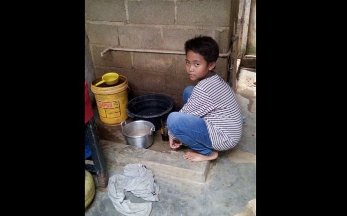 Banjir Bandang Sibak Hidup Sebatang Kara Bocah MI di Pacitan Banjir Bandang Sibak Hidup Sebatang Kara Bocah MI di Pacitan