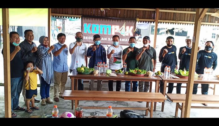 Sejumlah Tokoh di Gresik Gelar Deklarasi Kompak Seduluran Sak Lawase Sejumlah Tokoh di Gresik Gelar Deklarasi Kompak Seduluran Sak Lawase