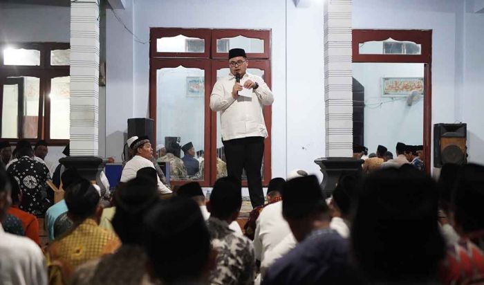 Bupati Kediri Ikut Tahlilan Bersama Warga di Ponpes Raudlatul Ibaad Plemahan Bupati Kediri Ikut Tahlilan Bersama Warga di Ponpes Raudlatul Ibaad Plemahan