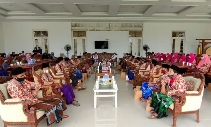 Gelar Doa Bersama dan Santuni Yatim Piatu, Bupati Ponorogo: Insya Allah Rutin Setiap Minggu Gelar Doa Bersama dan Santuni Yatim Piatu, Bupati Ponorogo: Insya Allah Rutin Setiap Minggu