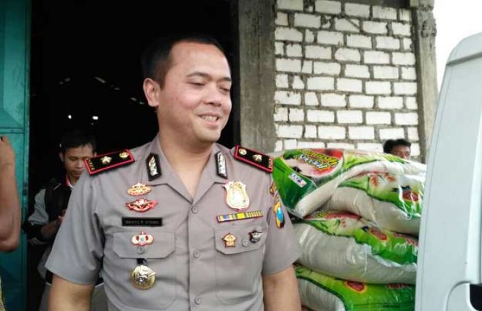 Gudang Pengoplosan Beras di Cerme Gresik Digerebek Polisi Gudang Pengoplosan Beras di Cerme Gresik Digerebek Polisi