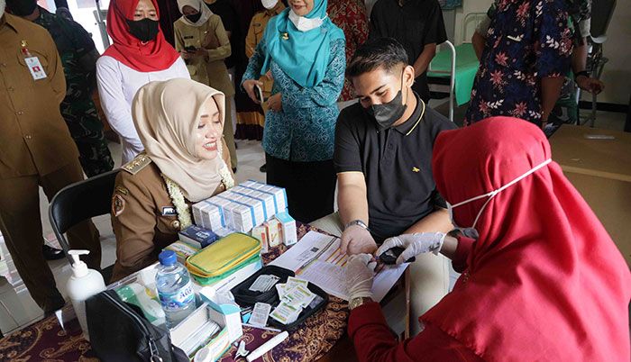 Peringati HUT RI ke-77, Pemkab Mojokerto Gelar Gebyar Posbindu PTM dan Vaksinasi Covid-19 Peringati HUT RI ke-77, Pemkab Mojokerto Gelar Gebyar Posbindu PTM dan Vaksinasi Covid-19