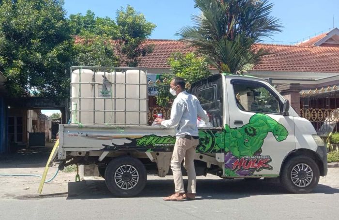 Gusdurian Pare Kirim Bantuan Air Bersih Siap Minum ke Daerah Bencana di Trenggalek