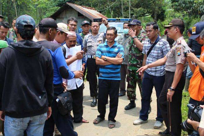44 Petani di Ngadirenggo Blitar Ditangkap Gara-gara Tanami Kebun Sengon 44 Petani di Ngadirenggo Blitar Ditangkap Gara-gara Tanami Kebun Sengon