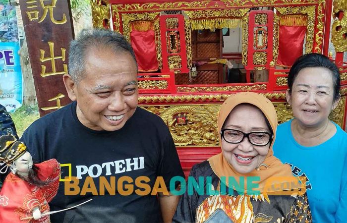 Tour Eropa, Wayang Potehi Jombang Bawakan Lagu Yalal Wathon Tour Eropa, Wayang Potehi Jombang Bawakan Lagu Yalal Wathon