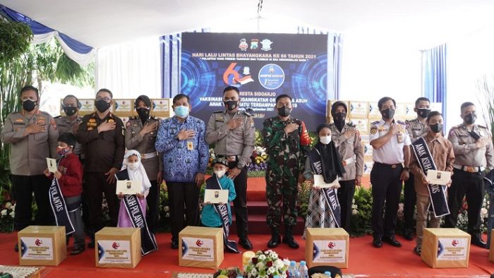 Anggota Satlantas Sidoarjo Angkat 99 Yatim Piatu Jadi Anak Asuh Anggota Satlantas Sidoarjo Angkat 99 Yatim Piatu Jadi Anak Asuh