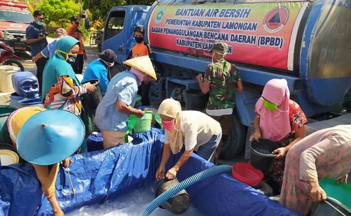 Masuki Musim Kemarau, BPBD Lamongan Mulai Lakukan Pengedropan Air Bersih ke Daerah Rawan Kekeringan Masuki Musim Kemarau, BPBD Lamongan Mulai Lakukan Pengedropan Air Bersih ke Daerah Rawan Kekeringan