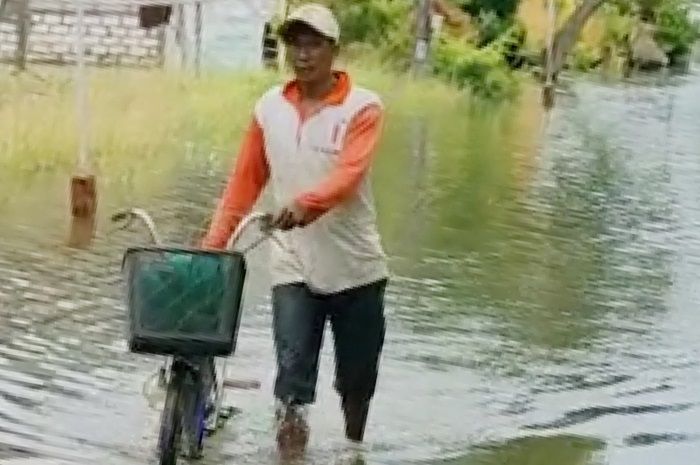 Wilayah Lain Mulai Surut, Kecamatan Cerme dan Kedamean Masih Terendam Luapan Kali Lamong Wilayah Lain Mulai Surut, Kecamatan Cerme dan Kedamean Masih Terendam Luapan Kali Lamong