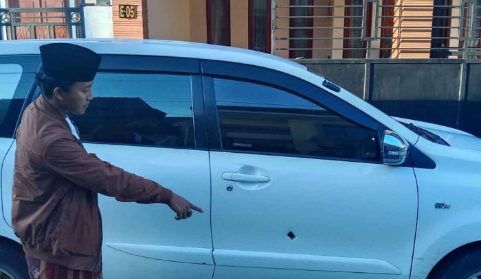 Mobil Kepala Desa Kelbung Bangkalan Ditembak Orang Tak Dikenal Mobil Kepala Desa Kelbung Bangkalan Ditembak Orang Tak Dikenal