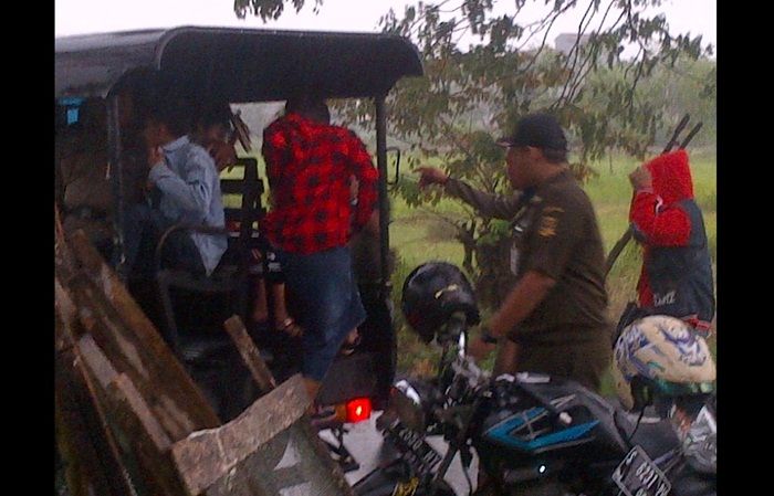Razia, Petugas Gabungan Kota Mojokerto Amankan 2 ABG dan 4 Pasangan Tak Resmi Razia, Petugas Gabungan Kota Mojokerto Amankan 2 ABG dan 4 Pasangan Tak Resmi