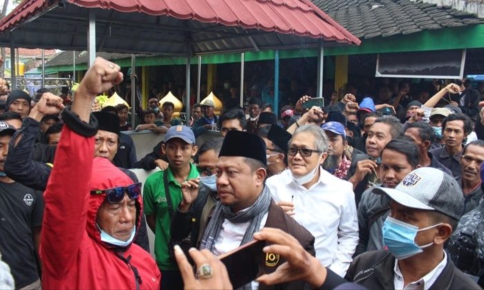 Anak Kiai Jombang Tersangka Pencabulan Dikabarkan Hendak Dijemput di Ponpes, Ribuan Santri Bersiaga Anak Kiai Jombang Tersangka Pencabulan Dikabarkan Hendak Dijemput di Ponpes, Ribuan Santri Bersiaga