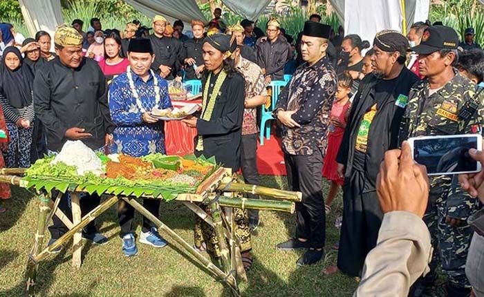 Bersama Ribuan Warga, Wakil Bupati Mojokerto Hadiri Tradisi Barakan di Desa Gading Bersama Ribuan Warga, Wakil Bupati Mojokerto Hadiri Tradisi Barakan di Desa Gading