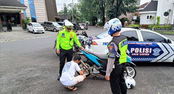 Polresta Malang Kota Terus Gencarkan Razia Knalpot Brong Polresta Malang Kota Terus Gencarkan Razia Knalpot Brong