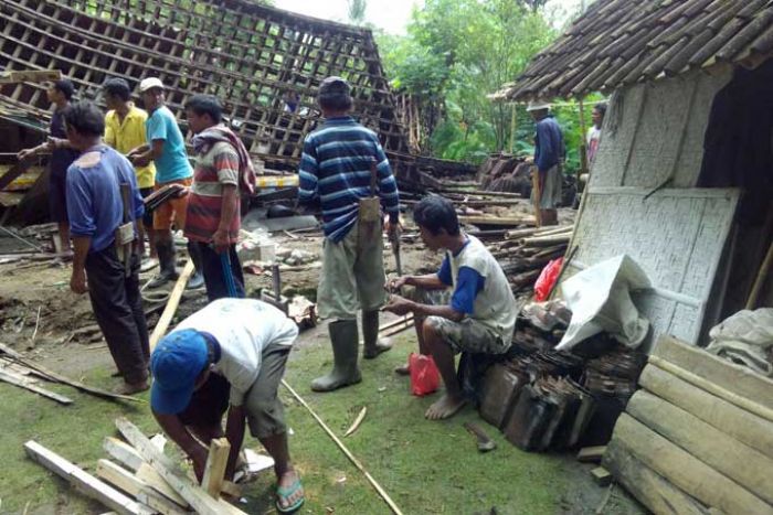 Puluhan Rumah di Pacitan Rusak Diterjang Longsor