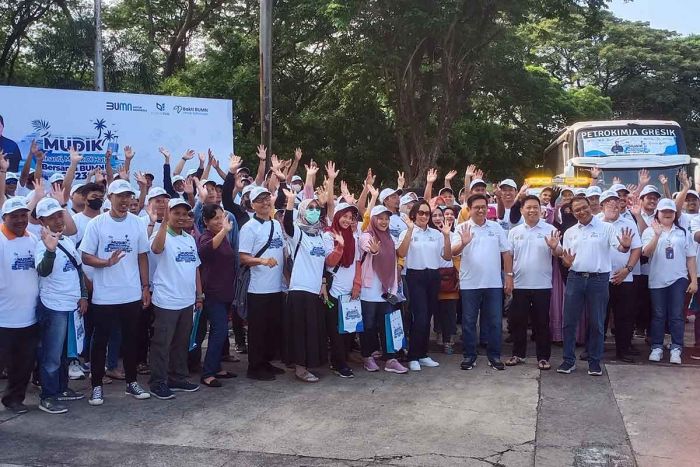 Petrokimia Gresik Bersama BUMN Berangkatkan 200 Peserta Mudik Gratis Lebaran 2023 Petrokimia Gresik Bersama BUMN Berangkatkan 200 Peserta Mudik Gratis Lebaran 2023