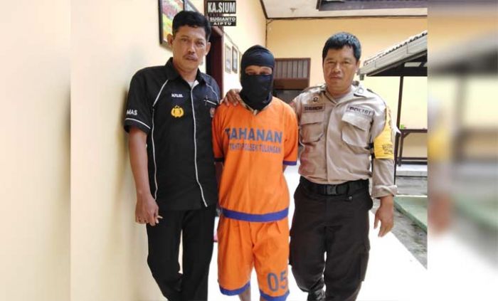 Pencuri Handphone di Warkop Desa Kemantren Sidoarjo Babak Belur Dihajar Massa Pencuri Handphone di Warkop Desa Kemantren Sidoarjo Babak Belur Dihajar Massa
