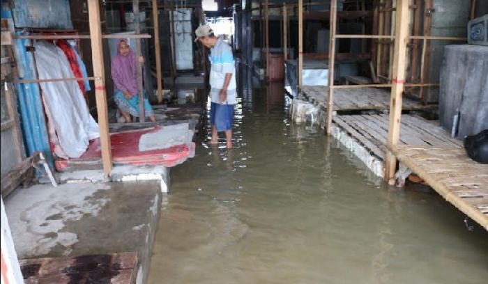 Kebanjiran, Pasar Sroyo Bojonegoro Lumpuh, Barang Dagangan Terendam