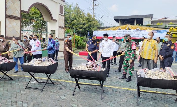Tak Main-main Berantas Narkoba, Kejari Sidoarjo Naikkan Tuntutan di Atas 6 Tahun Tak Main-main Berantas Narkoba, Kejari Sidoarjo Naikkan Tuntutan di Atas 6 Tahun