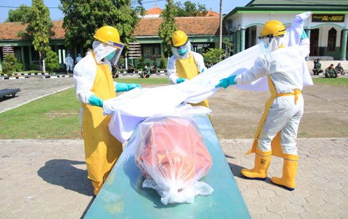 TNI di Lamongan Gelar Simulasi Penanganan Jenazah Covid-19