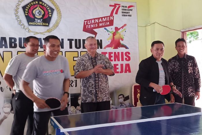 Peringati Haornas, PWI Tuban Gelar Turnamen Tenis Meja bersama Stakeholder
