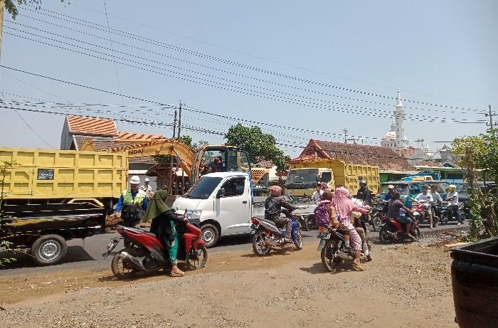 Proyek Pelebaran Jalan Laweyan-Sukapura Probolinggo Senilai Rp84 Miliar Dikeluhkan