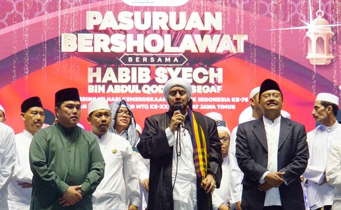 Bersama Habib Syekh, Pemkot Pasuruan Gelar Sholawatan di Stadion Untung Suropati Bersama Habib Syekh, Pemkot Pasuruan Gelar Sholawatan di Stadion Untung Suropati