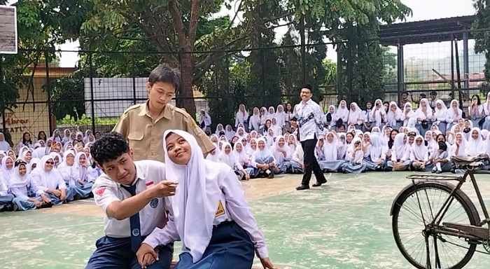 Semarak Upacara HGN dan HUT PGRI di SMAN 2 Kota Batu Semarak Upacara HGN dan HUT PGRI di SMAN 2 Kota Batu