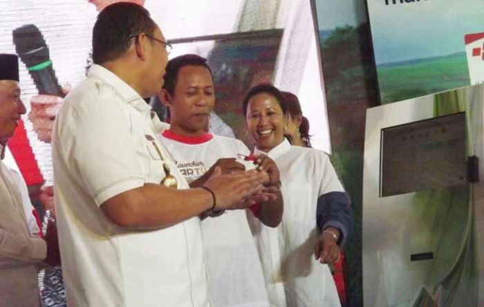 Tingkatkan Kesejahteraan Petani Tebu, Menteri Rini Luncurkan Kartu Tani di Situbondo Tingkatkan Kesejahteraan Petani Tebu, Menteri Rini Luncurkan Kartu Tani di Situbondo