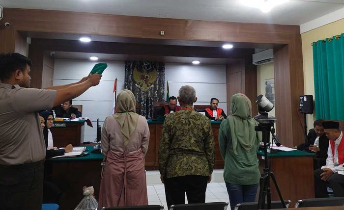 Sidang Pembunuhan Sekdes Sidonganti Tuban, Istri Terdakwa Akui Selingkuh dengan Korban Sidang Pembunuhan Sekdes Sidonganti Tuban, Istri Terdakwa Akui Selingkuh dengan Korban