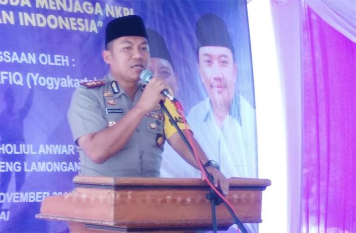 Kapolres Lamongan: Pelajar dan Santri yang Cerdas Tidak Percaya Berita Hoax Kapolres Lamongan: Pelajar dan Santri yang Cerdas Tidak Percaya Berita Hoax