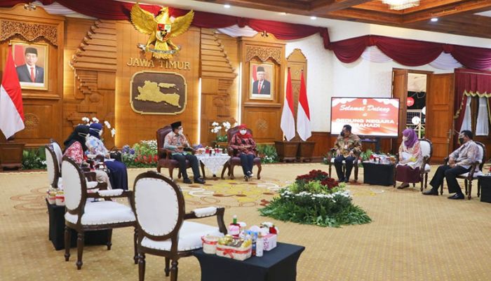 Terima Dubes RI untuk Tunisia, Gubernur Khofifah Perkenalkan Potensi Perdagangan di Jatim Terima Dubes RI untuk Tunisia, Gubernur Khofifah Perkenalkan Potensi Perdagangan di Jatim