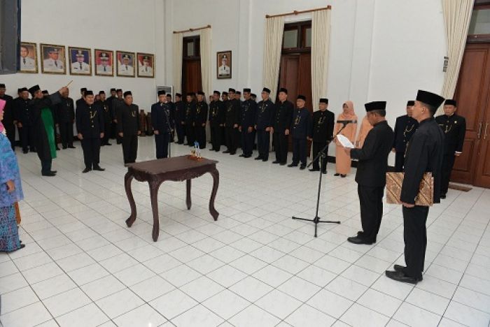Bupati Indartato Lantik Tiga Pejabat Eselon IIB Bupati Indartato Lantik Tiga Pejabat Eselon IIB