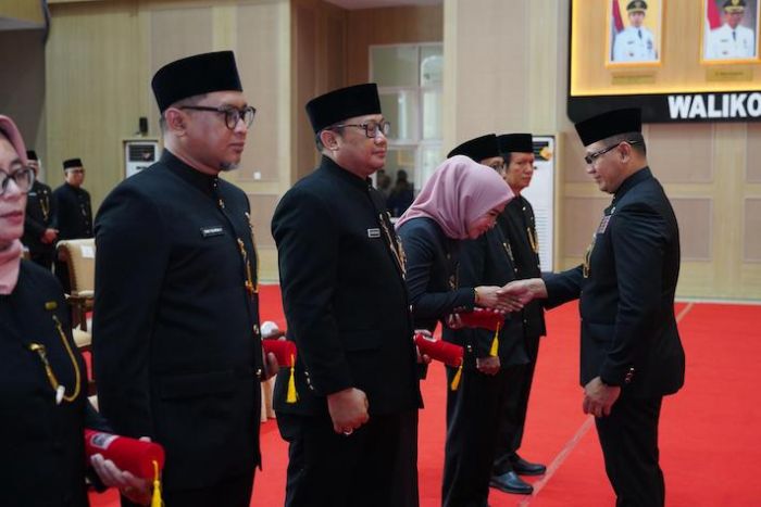 Lantik 8 Pejabat Tinggi Pratama Pemkot, Pj. Wali Kota Batu: Mari Wujudkan Visi-Misi Pembangunan Lantik 8 Pejabat Tinggi Pratama Pemkot, Pj. Wali Kota Batu: Mari Wujudkan Visi-Misi Pembangunan