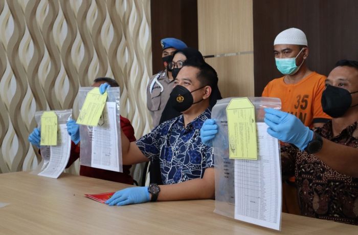 Berstatus Tersangka, Kepala Desa Ngadri Blitar Masih Aktif Menjabat Berstatus Tersangka, Kepala Desa Ngadri Blitar Masih Aktif Menjabat