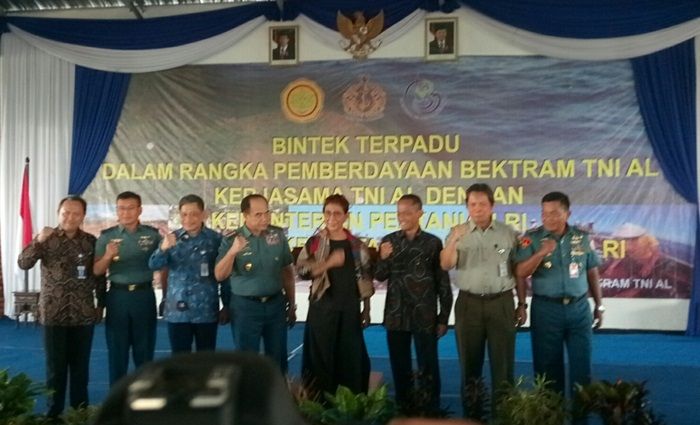 TNI AL Teken Kerjasama Dengan Kementerian Kelautan dan Perikanan TNI AL Teken Kerjasama Dengan Kementerian Kelautan dan Perikanan