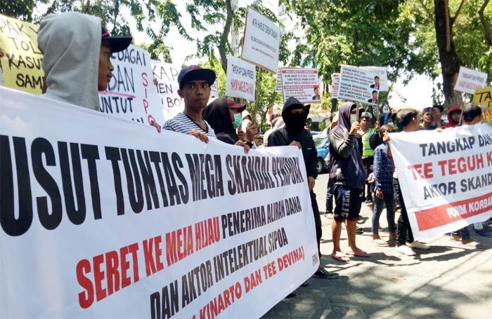 Dua Kelompok Massa Demo di PN Surabaya