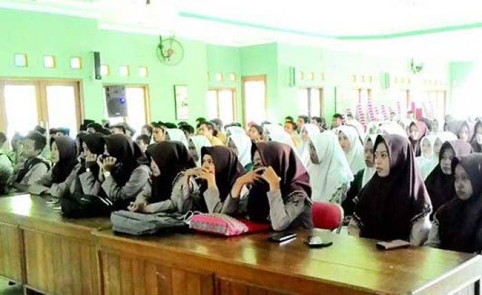 LP Maarif Lamongan Bekali Mental Peserta UN dengan ESQ LP Maarif Lamongan Bekali Mental Peserta UN dengan ESQ